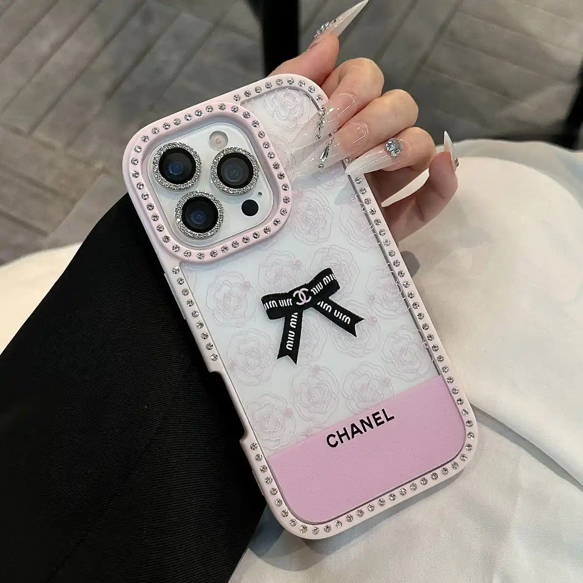 Quilted Chain Phone Case C-03913 - real product photo, wholesale Phone Case from Yaoford
