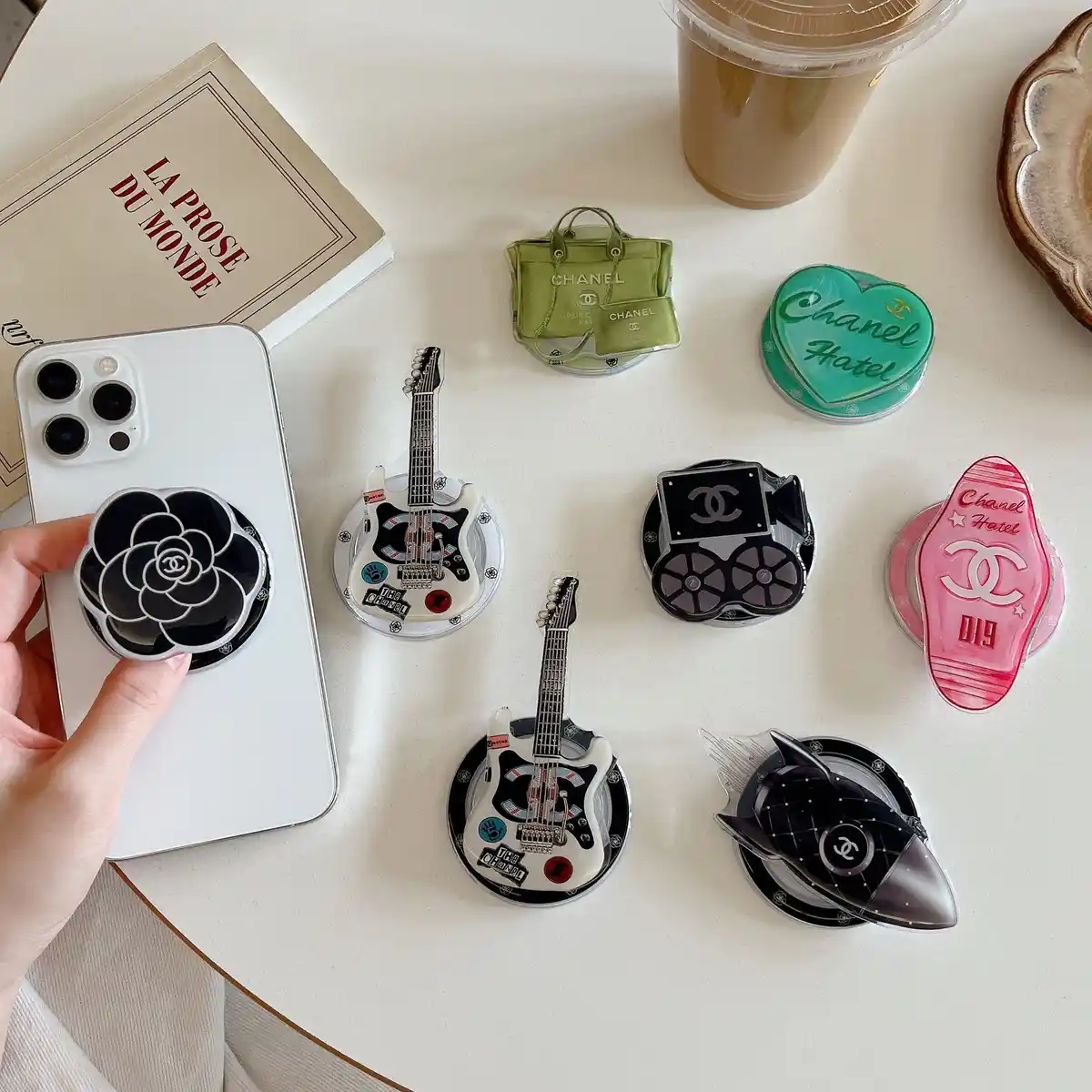 Quilted Chain Phone Case C-04817 - real product photo, wholesale Phone Case from Yaoford