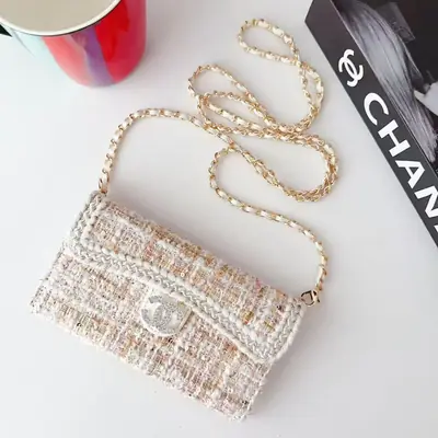 Quilted Chain Phone Case C-01142 - real product photo, wholesale Phone Case from Yaoford